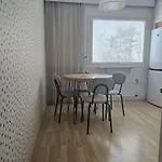 - Sisaeltaeae Parkkipaikan Appartement *