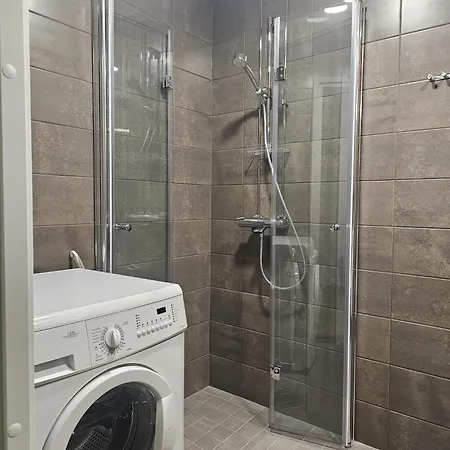 아파트 - Sisaeltaeae Parkkipaikan