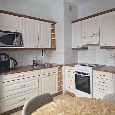 - Sisaeltaeae Parkkipaikan Appartement *
