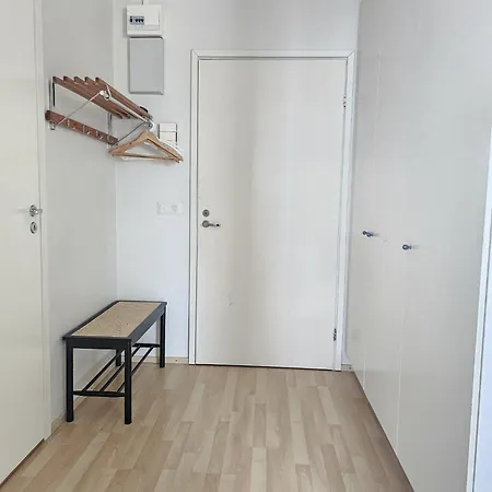 - Sisaeltaeae Parkkipaikan *